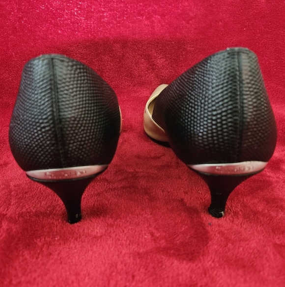 Calvin Klein Women Elegant Black and Cream Patent Pumps - Picture 4 of 7